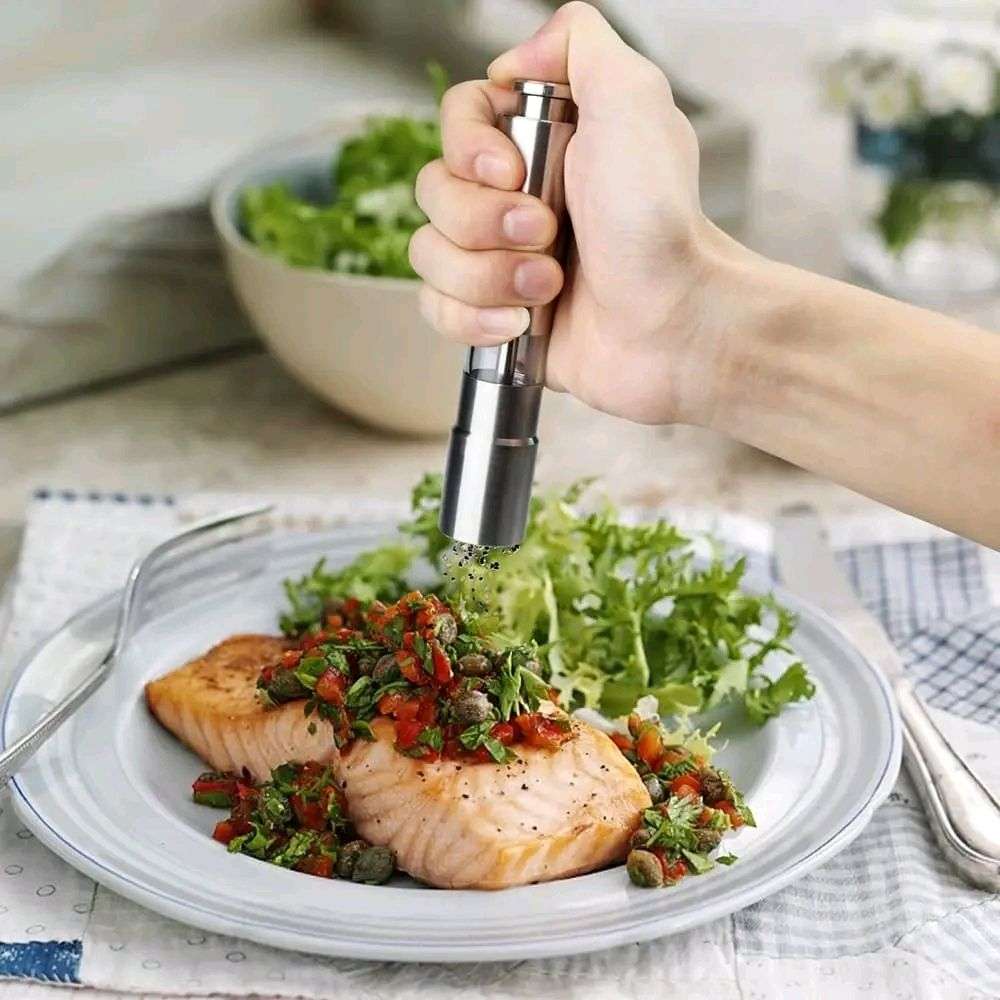 Stainless Steel best manual pepper grinder.. 