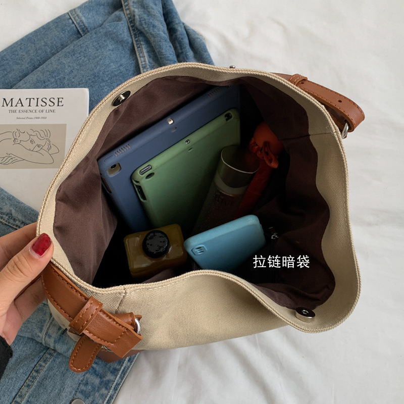 ins lazy windsurf big bag 2024 casual and versatile bucket bag student class bag retro contrast shoulder bag. 