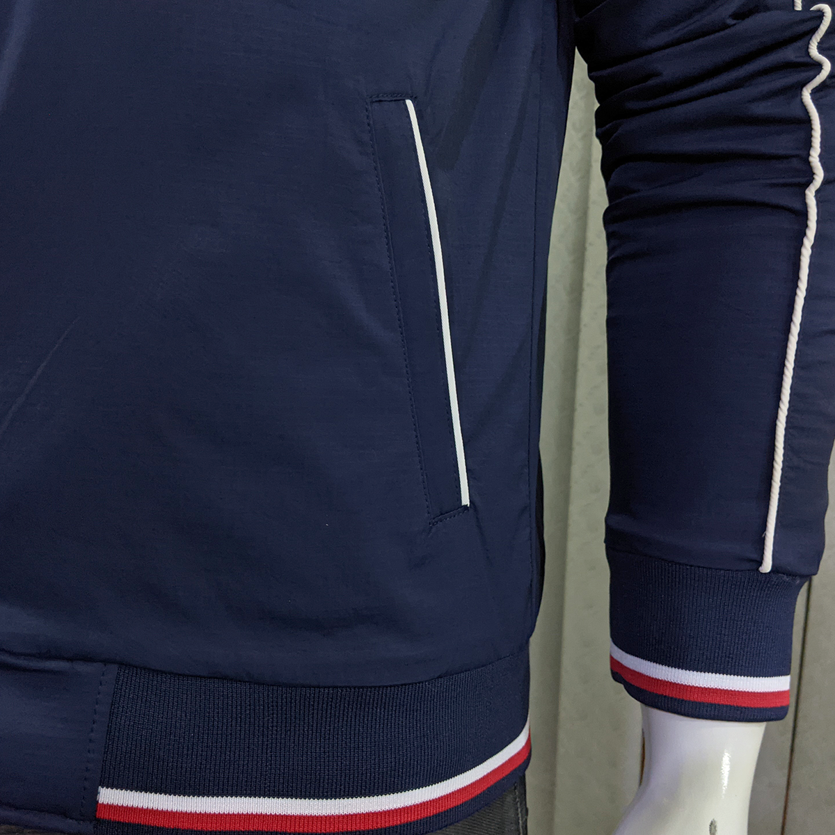 Shohure Navy Blue color Double part air proof jacket. 