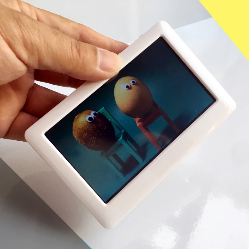 HD Touch Digital MP4 Player 8GB Build-in Speaker 4.3 Inch Screen MP4 Player Support Multinational Languages MP5 MP3 music player. 