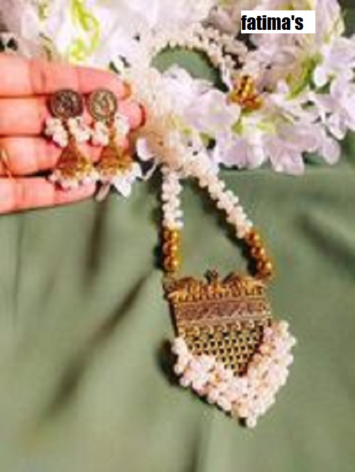 Women handmade fashionable necklace set (Colours Available)