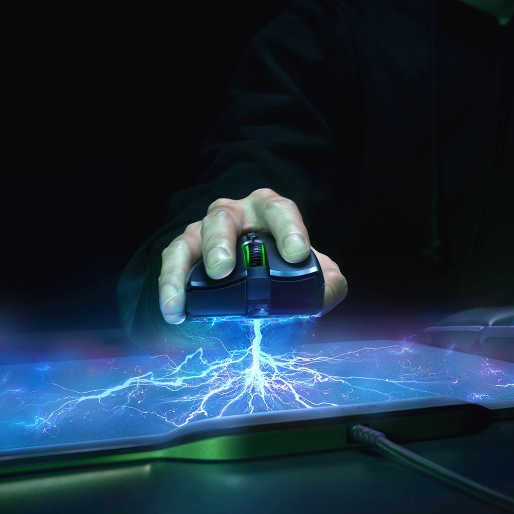 Razer Mamba Hyperflux Wireless Gaming Mouse 16000 DPI 5G Optical Sensor 450 IPS + Firefly Hyperflux Mouse Pad Mat Suit Wireless Power. 
