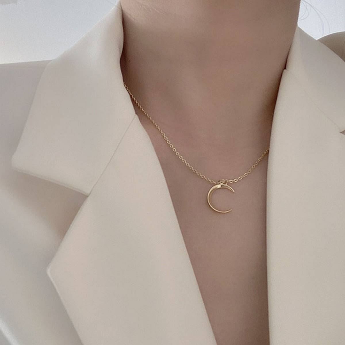 Women Lady Alloy Simple Design Sweet Moon Shaped Pendant Necklace Jewelry Gift