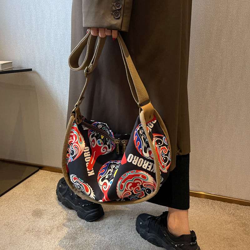 New 2024 Messenger Shoulder Tide Bag. 