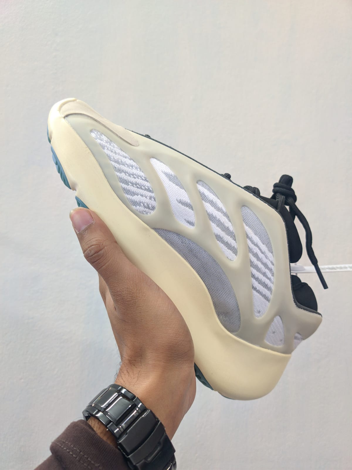 Adidus Yeezy Boost 700 V3 1:1 Gread Product Shoe/ Sneakers Daraz - Main Image