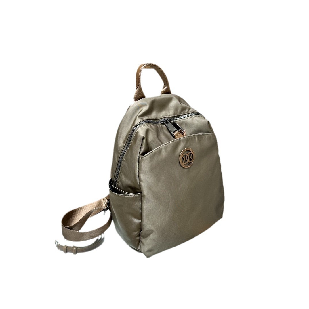 The new summer niche travel backpack is a high-end large-capacity commuter backpack and oxford cloth is casual and versatile. 