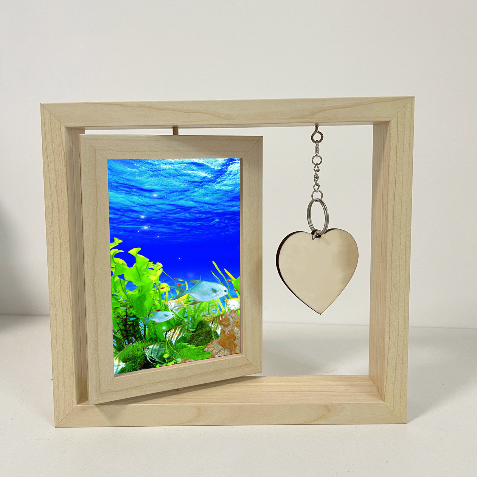 art-shaped Pendant Photo Frame Double Sided Rotating Wooden Picture Frame with Engravable art Pendant Home Decor Double-sided Photo Frame. 