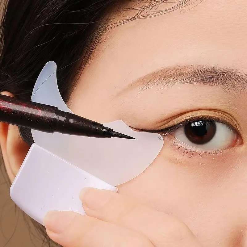 New Premium Quality Silicon Eyeliner Template Eyeliner Makeup Assistant Easy Precise Silicone Eyeliner. 