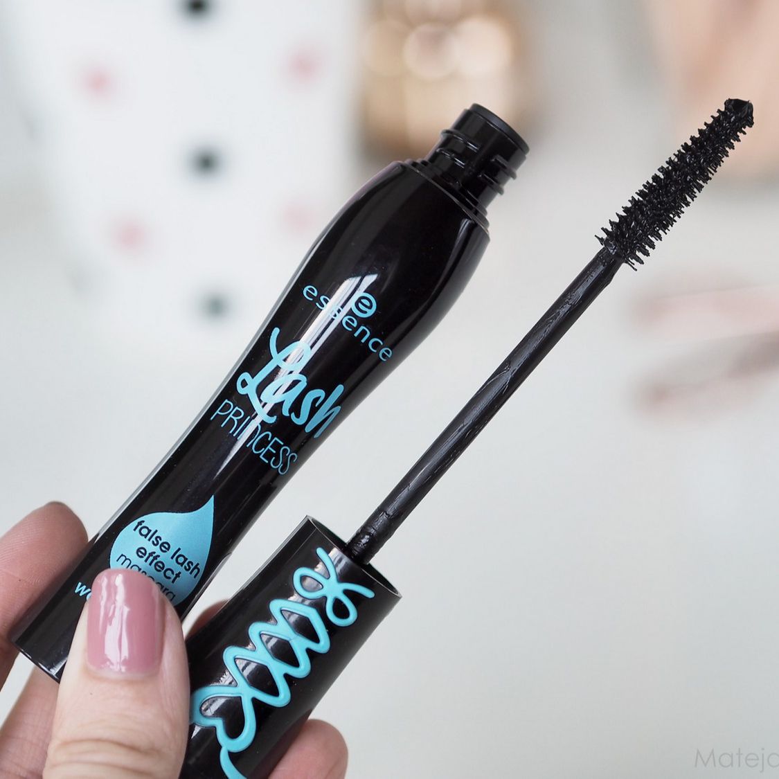 Essence Lash Princess False Lash Effect Waterproof Mascara (12ml). 