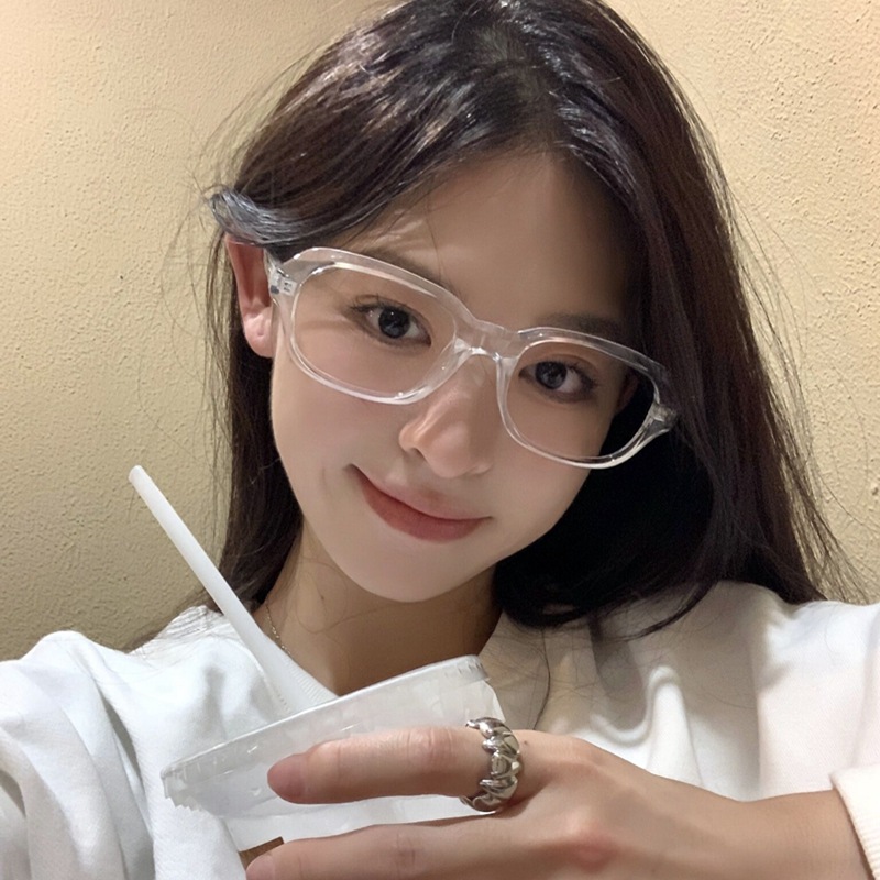 Japanese oval small face transparent glasses for women trendy y2k without makeup artifact can be equipped with prescription myopia glasses and anti-blue light frames. 