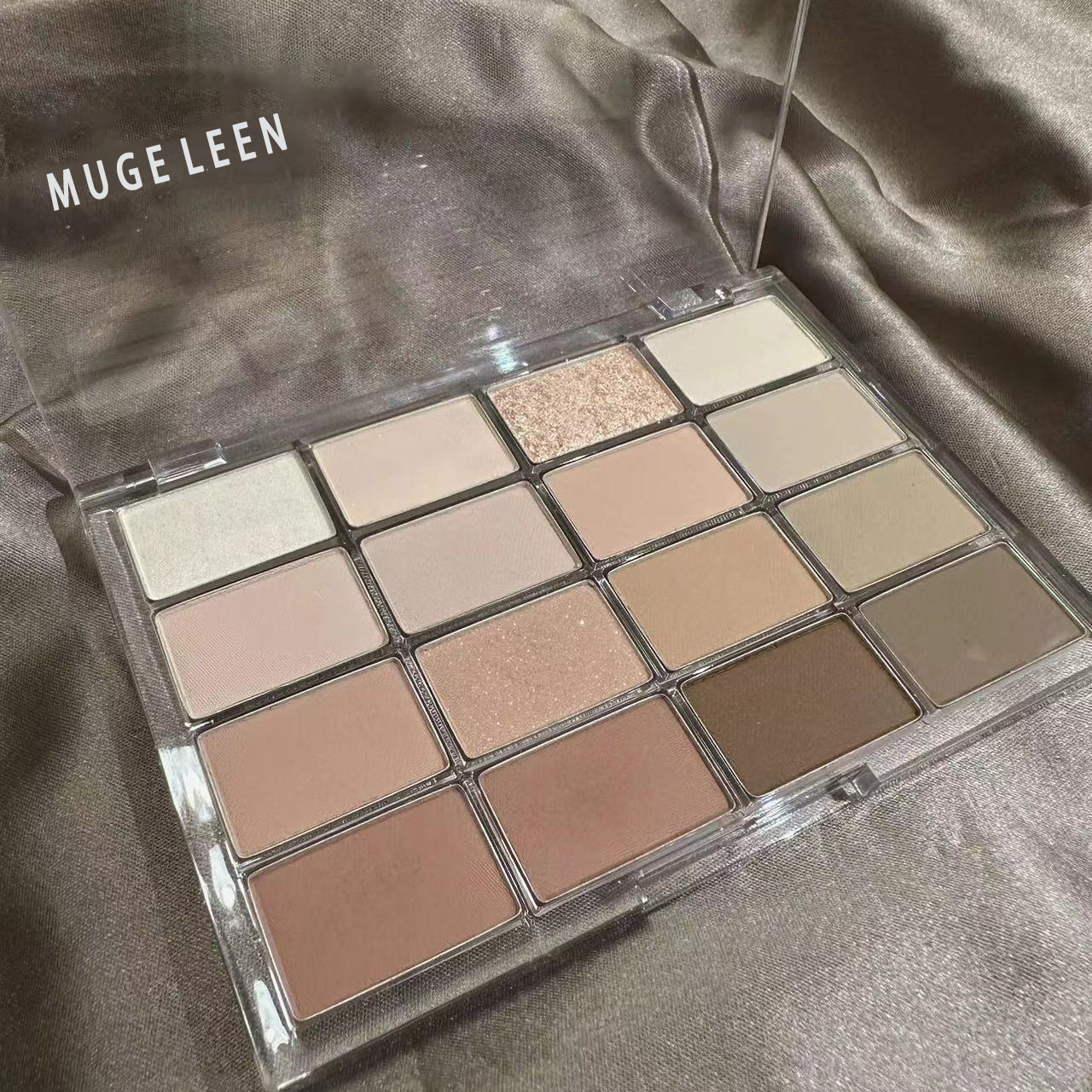 MUGE LEEN AWAKENS THE SIXTEEN-SHADE EYESHADOW PALETTE WITH MATTE PEARLESCENT FINE SHIMMER AND LOW SATURATION EARTHY TONES FOR EVERYDAY EYESHADOW PALETTES. 