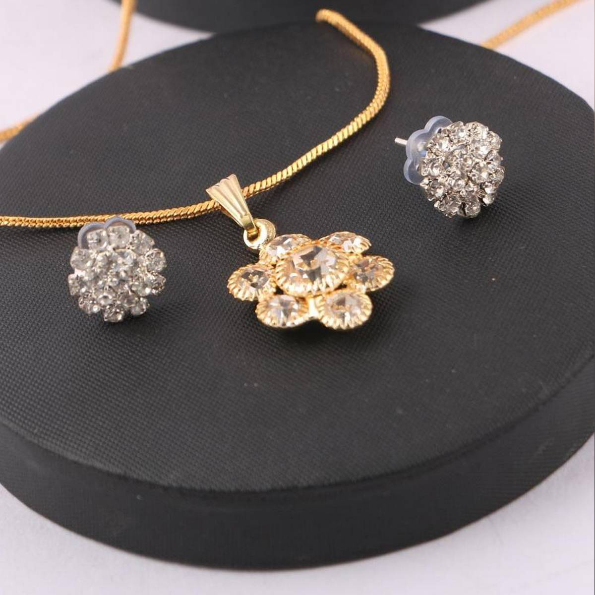 Imitation Jewellery Set For Women Box Free)
