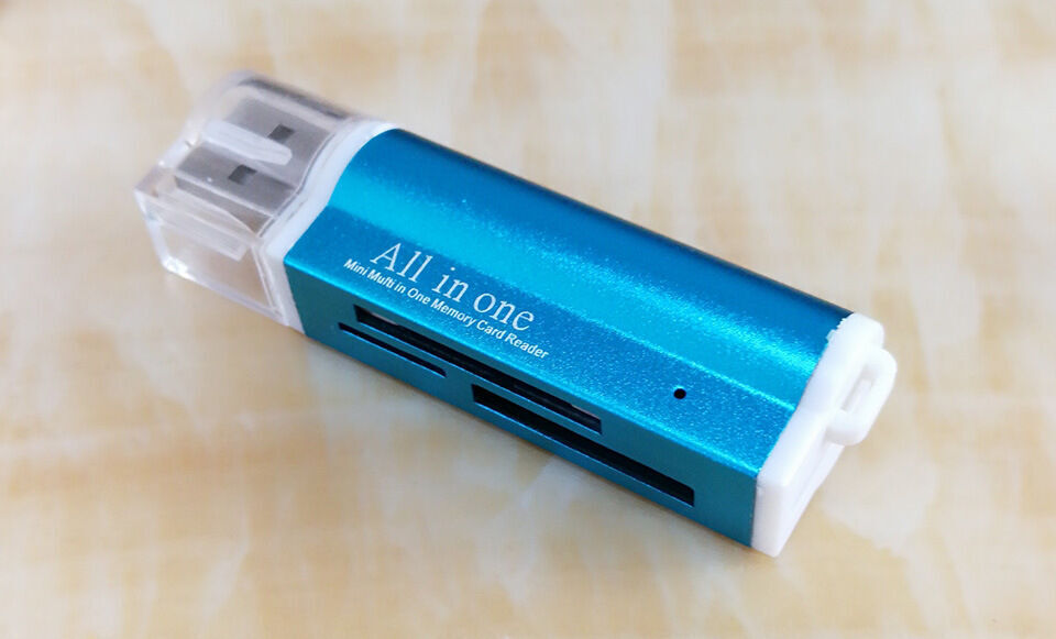 Lighter aluminum alloy USB2.0 four in one multifunctional card reader. 