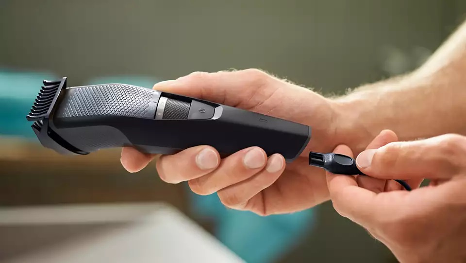 Philips B3215/15 Beard Trimmer Premium Titanium Blades 0.5mm Precision Adjustable 20 Length Settings Up to 10mm Dual Mode Cordless and Corded Ultra Long Battery Life. 