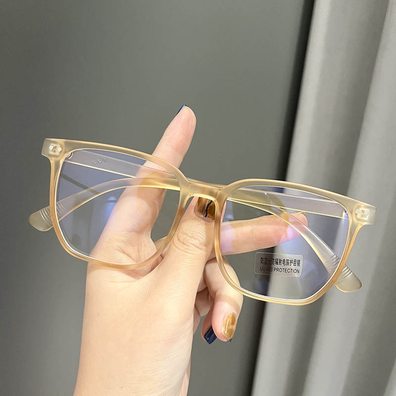 Japanese black-framed glasses for men with trendy myopia can be matched with large-face anti-blue light radiation flat-light female large-framed glasses frames