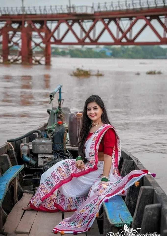 Half Silk Tangail Saree - White color saree with Red Par - Perfect For All Seasons and Occasions. 