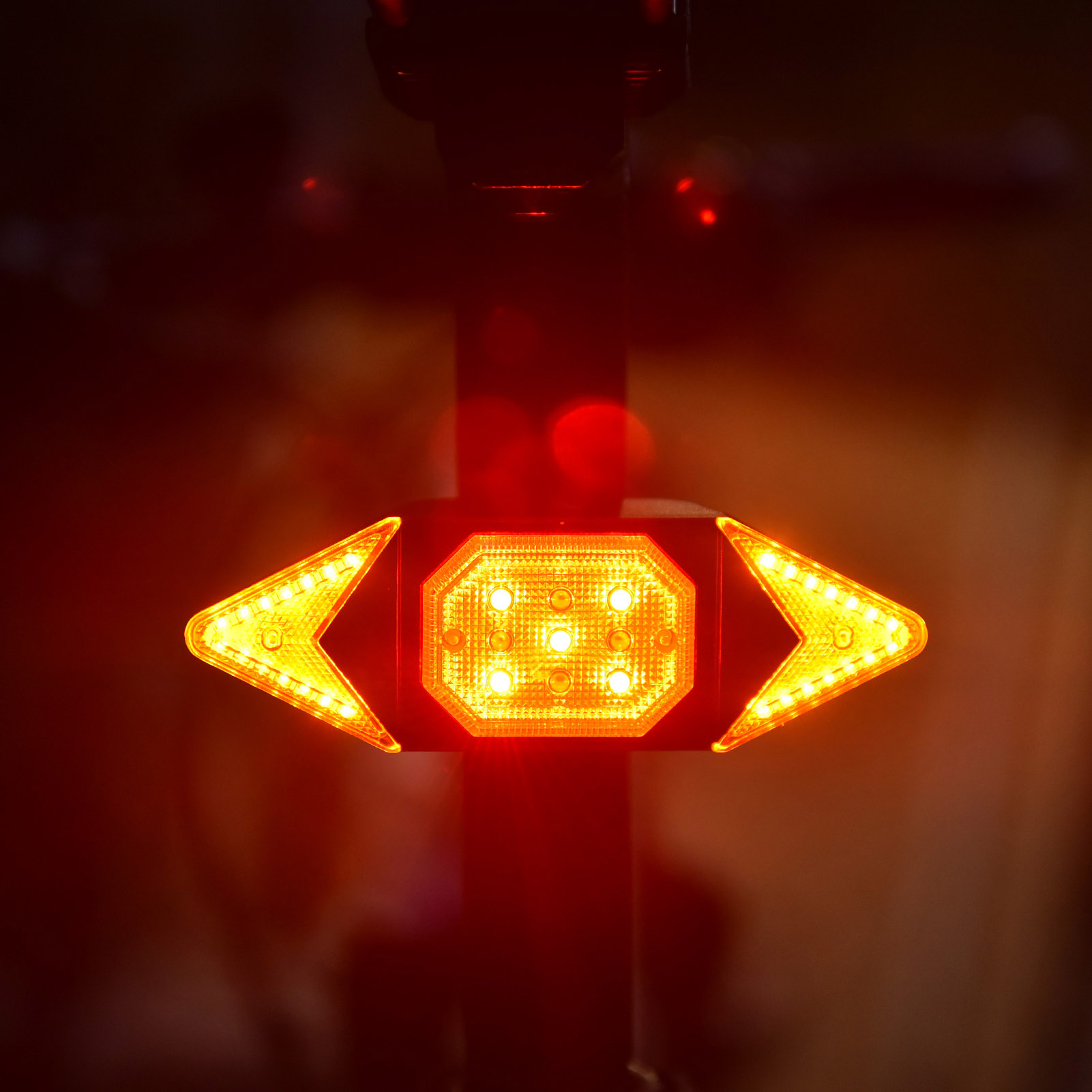 LED Turn sig-nal Bike Light USB Rechargeable Bicycle Tail Light with Direction Indicator Waterproof Cycling Safety Light Intelligent Remote Control Cycling Rear Bright Light Warning Lamp. 