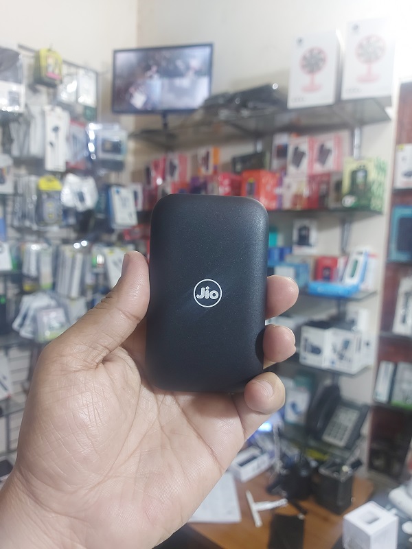 Olax WD680 4G LTE Advanced Mobile Pocket Wifi Router. 