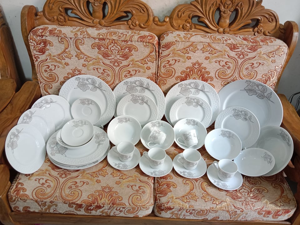 Exclusive Amboss Design 32 Pcs Dinner Set . Ceramic Dinner Set. Dining Set. Dinner Plate, Dinner Half Plate, Cup & Saucer, Sweet Bowl, Big Curry Bowl & Rice Dish Dinner Set. CD:A250.. 