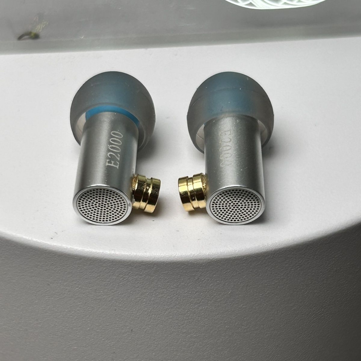 Final E2000C Dynamic Coil Headphones MMCX Plug-In In-Ear Wired Audiophile-Grade Earphone With High Sound Quality. 