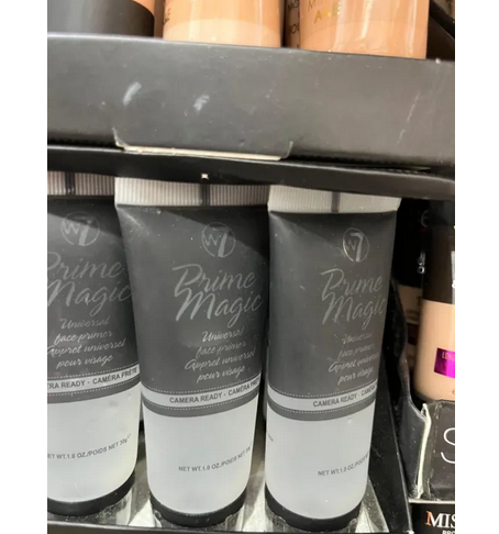 6 in 1 Premium Makeup combo set.(Foundation,concealer,primer,blender puff, loose powder, setting spray).9to5 Foundation. 