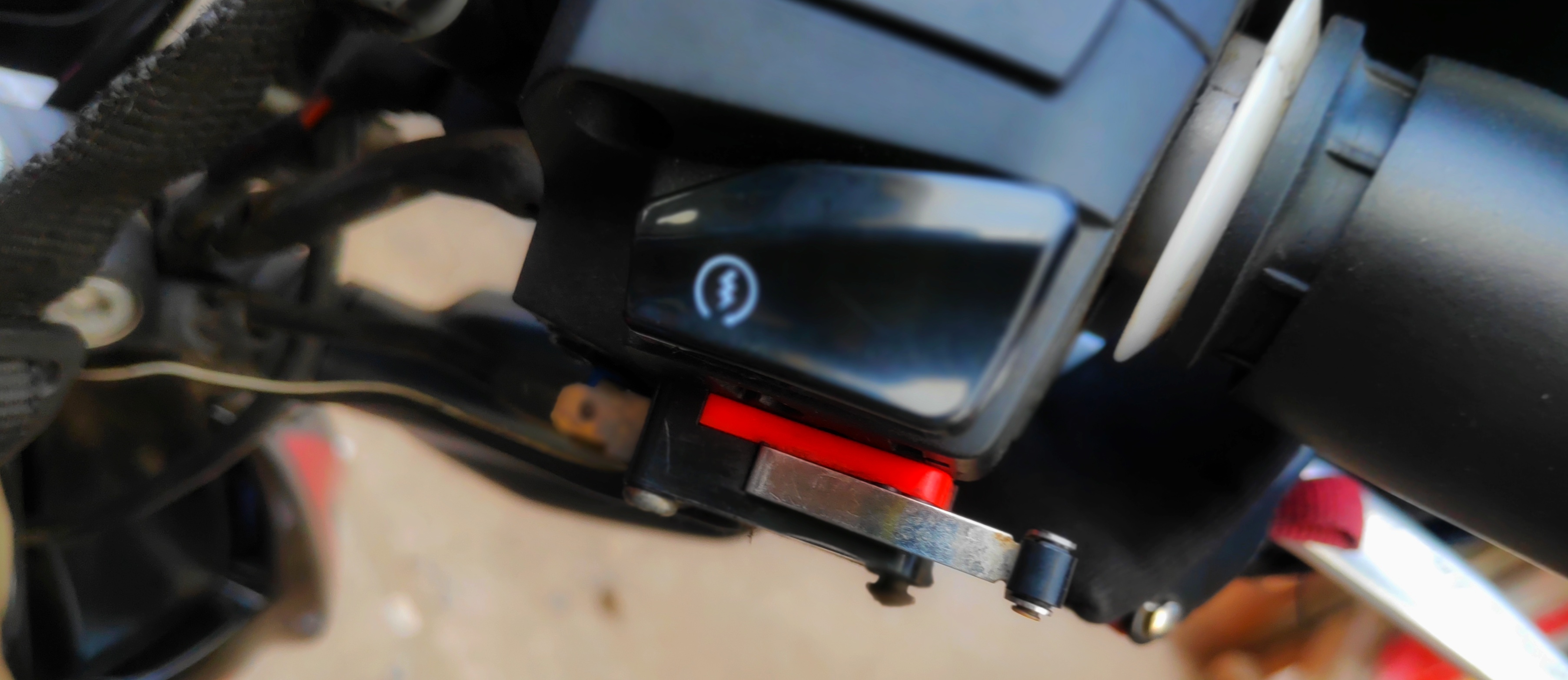 Fog light passes or horn  switch  car bike. 