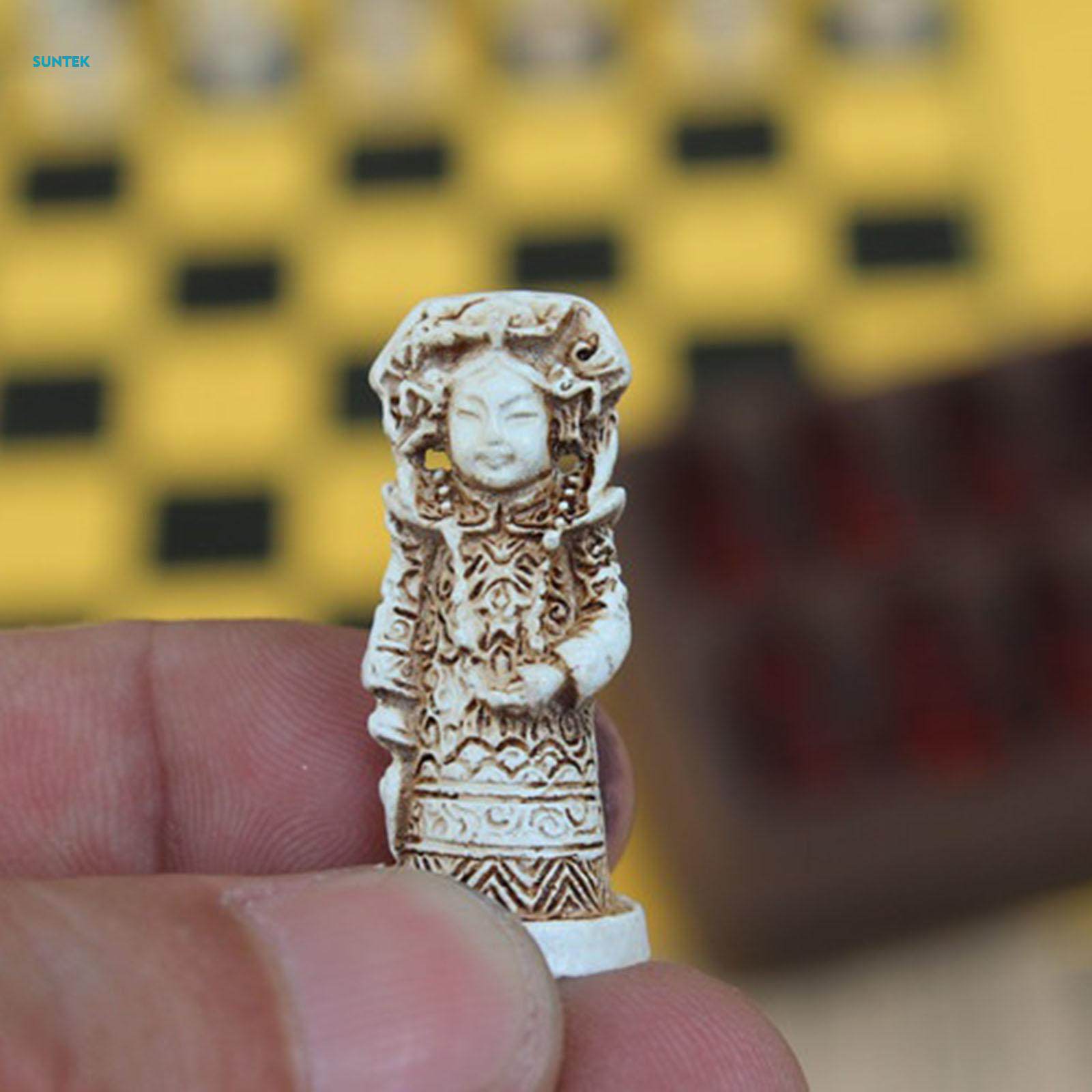 Chess Set Folding Roll up Chess Board Carving Resin Chessman Classic Figures Chess for Gift Camping. 