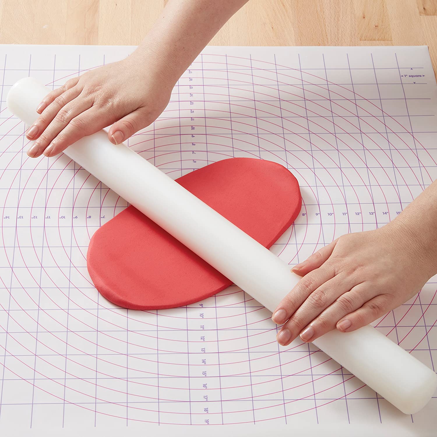 Wilton Large Fondant Roller with Guide Rings, 18-Inch - Fondant Tools. 