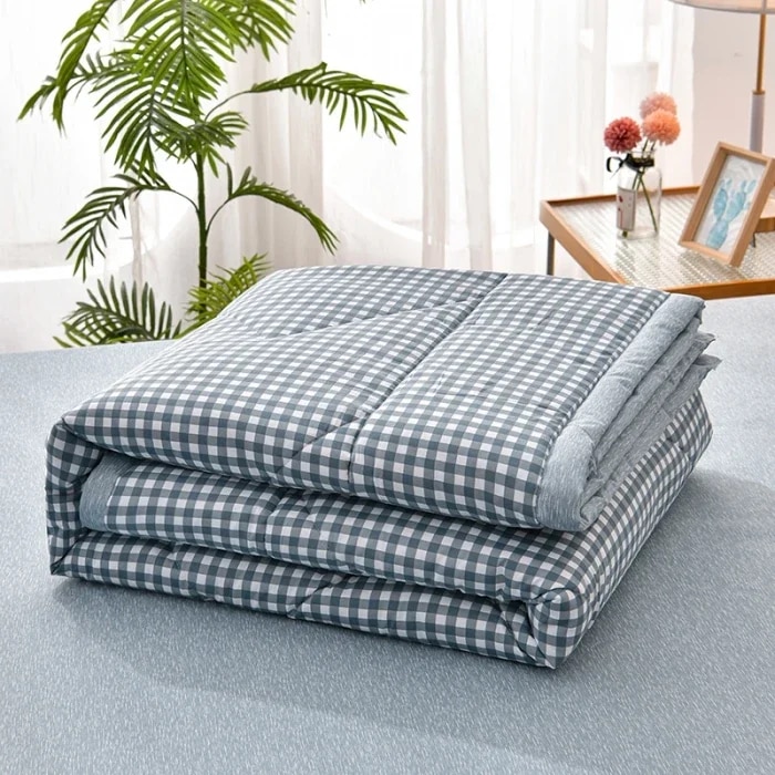 Simple Modern Air Condition Thin Blanket Summer Quilt Cotton Fluffy Plaid Blanket On The Bed Comfortable Comforter. 