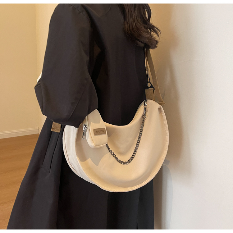 Canvas bag women's winter versatile Han Yunuo new large-capacity shoulder red crossbody bag niche simple dumpling bag. 