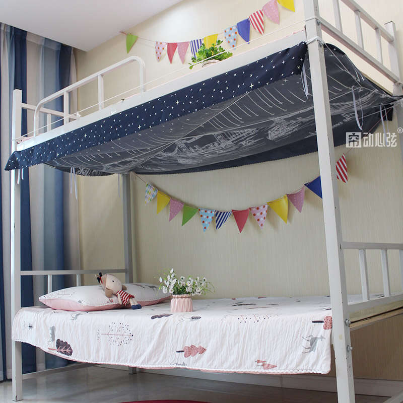 A sheet of bed curtain. The mosquito net in college dormitory is covered with dust-proof cloth and a top cover on bottom to block the light. Yihe. 