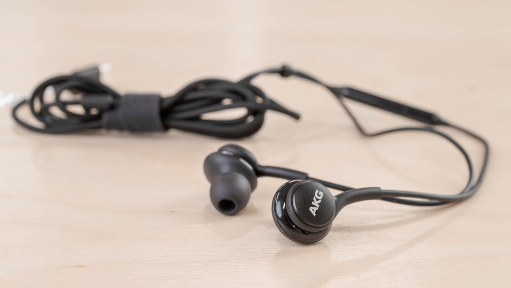 Samsung AKG Type-C Earphones with Mic - in R Gadget. 