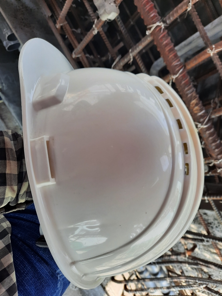 SAFE guard ventilation helmet industrial and construction use helmet high quality helmet. 