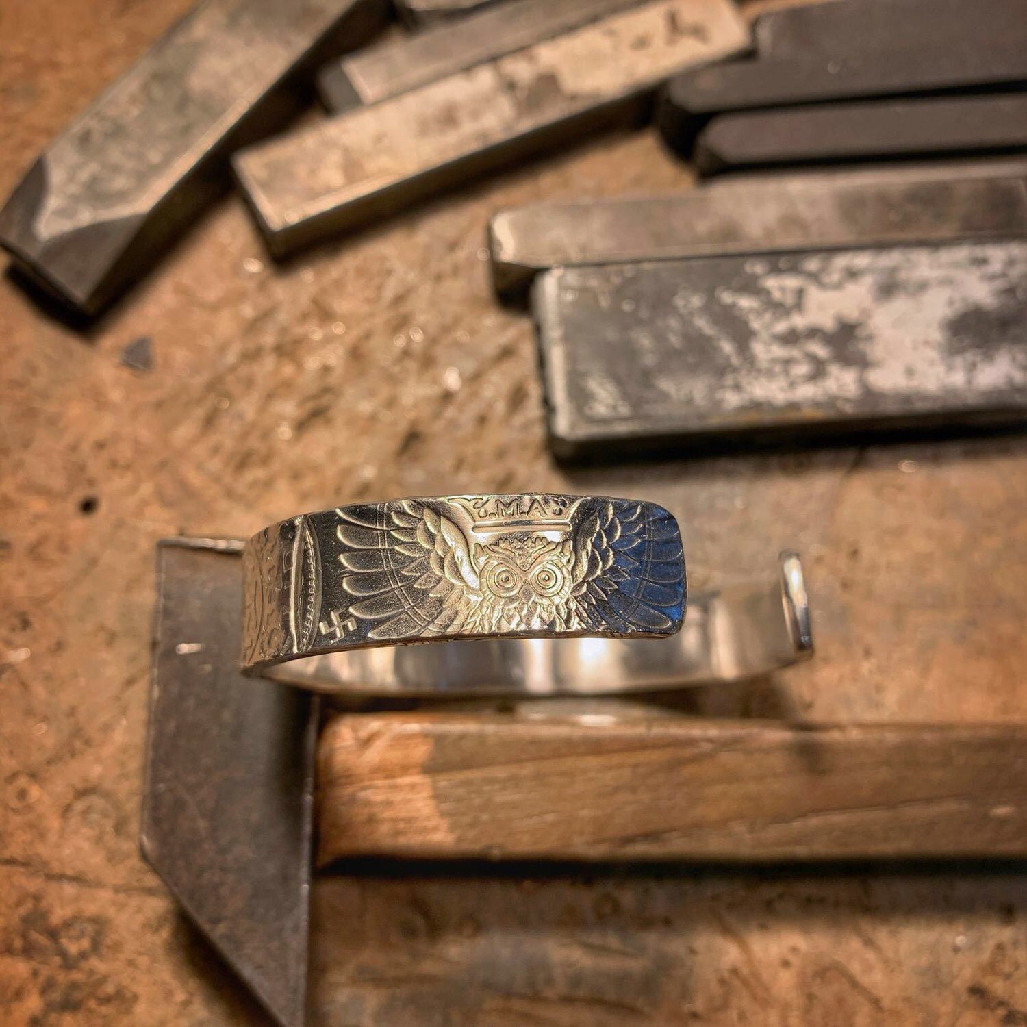 Xiru 2023 New Mayan Totem Horus Eye Omniscient Demon Eye Bracelet Jewelry. 