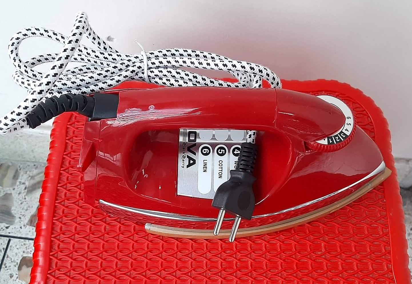 NOVA Automatic Electric Iron Machine -RED 1000 watt. 