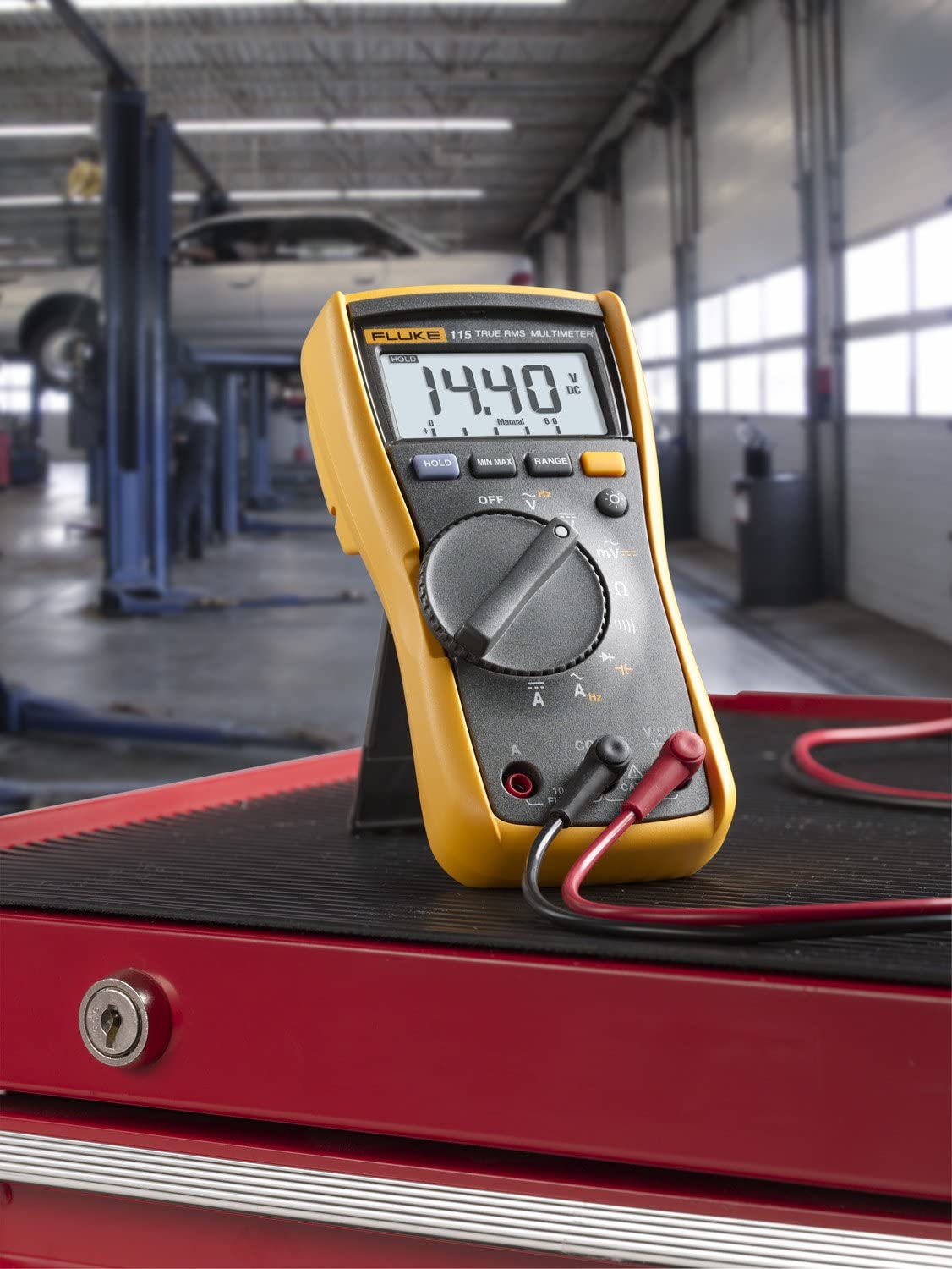 Fluke 115 True RMS Digital Multimeter Measures AC/DC Voltage To 600 V and AC/DC Current to 10 A. 