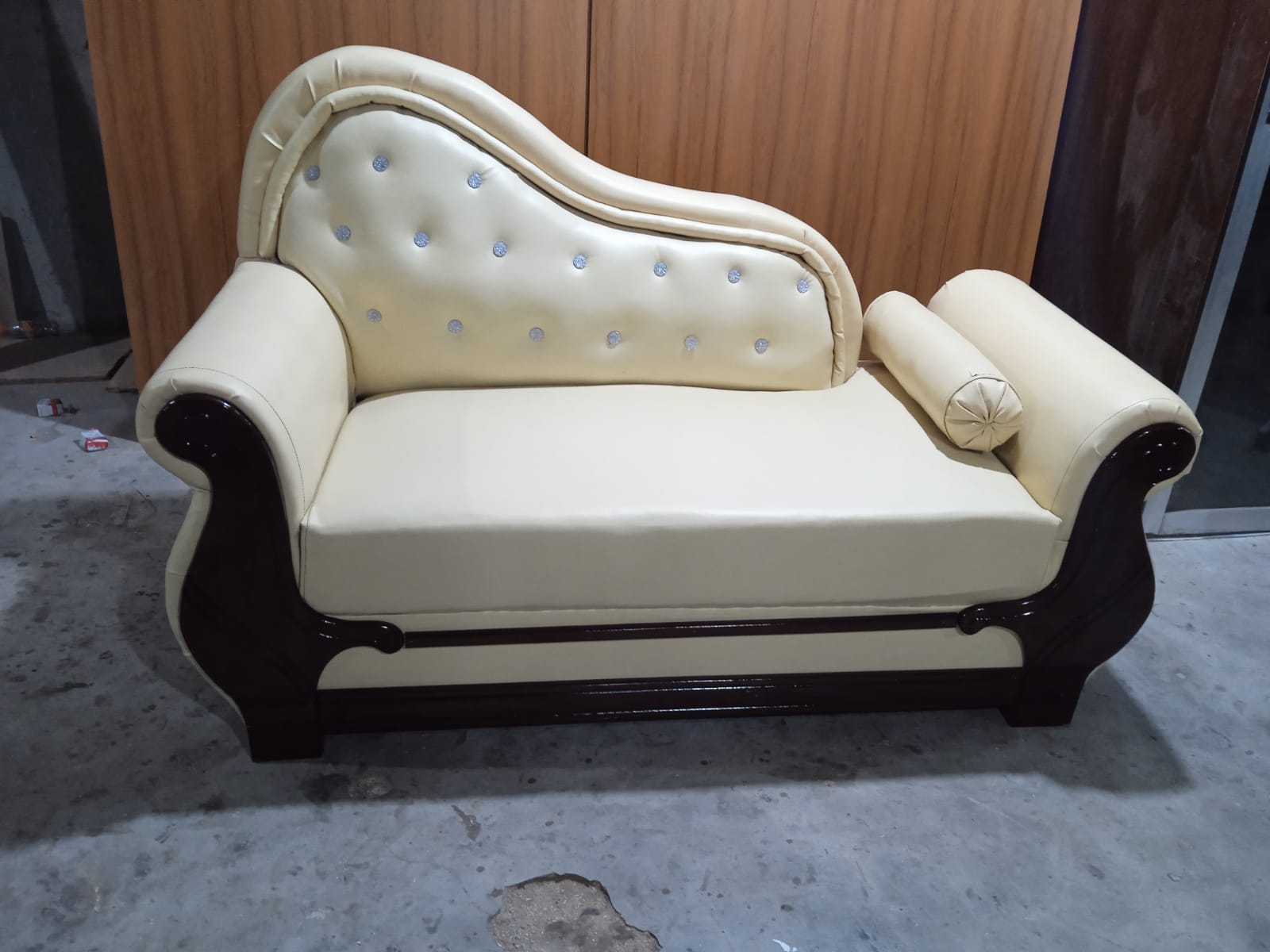 Divian Sofas For Office And Hone Use. 