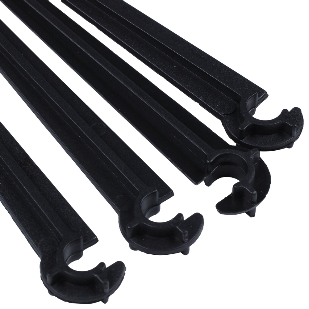 50Pcs C-Shaped Garden 4 / 7mm Drip Irrigation Pipe Bracket & 1 Pcs 30 Meter 1/4 Inch Blank Drip Irrigation Hose. 