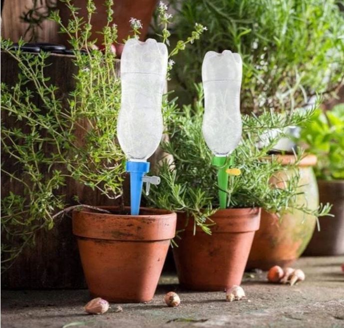 Automatic Watering Garden 18 pcs AISN  Supplies Irrigation Kits System Self-contained Auto Drip Irrigation Watering System Automatic Watering Spike for Plants Flower Indoor Household. 