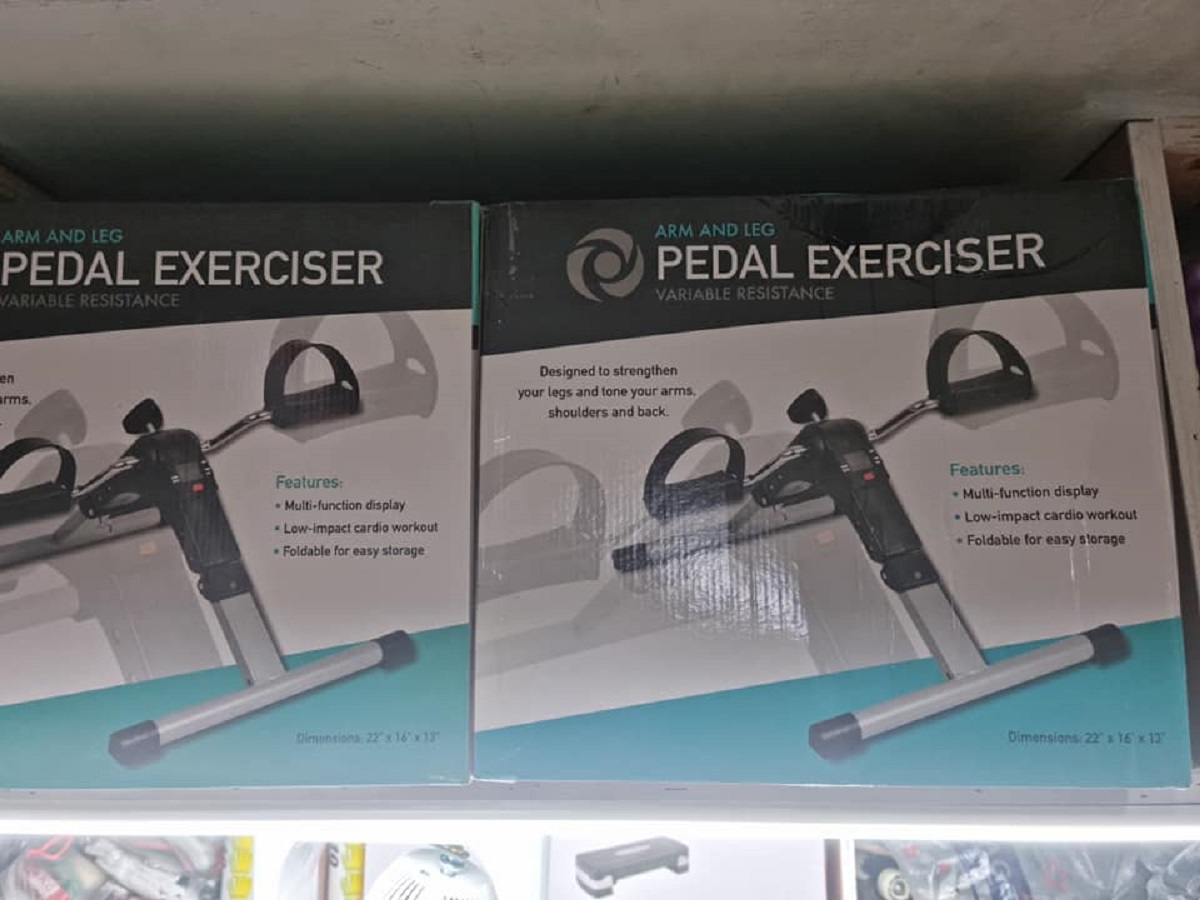 Folding Pedal Exerciser Mini Exercise Bike Under Desk Bike Foot Pedal Exerciser Foot Hand Cycle Portable Peddler Machine Bicycle Exerciser Arm Leg Exerciser While Sitting