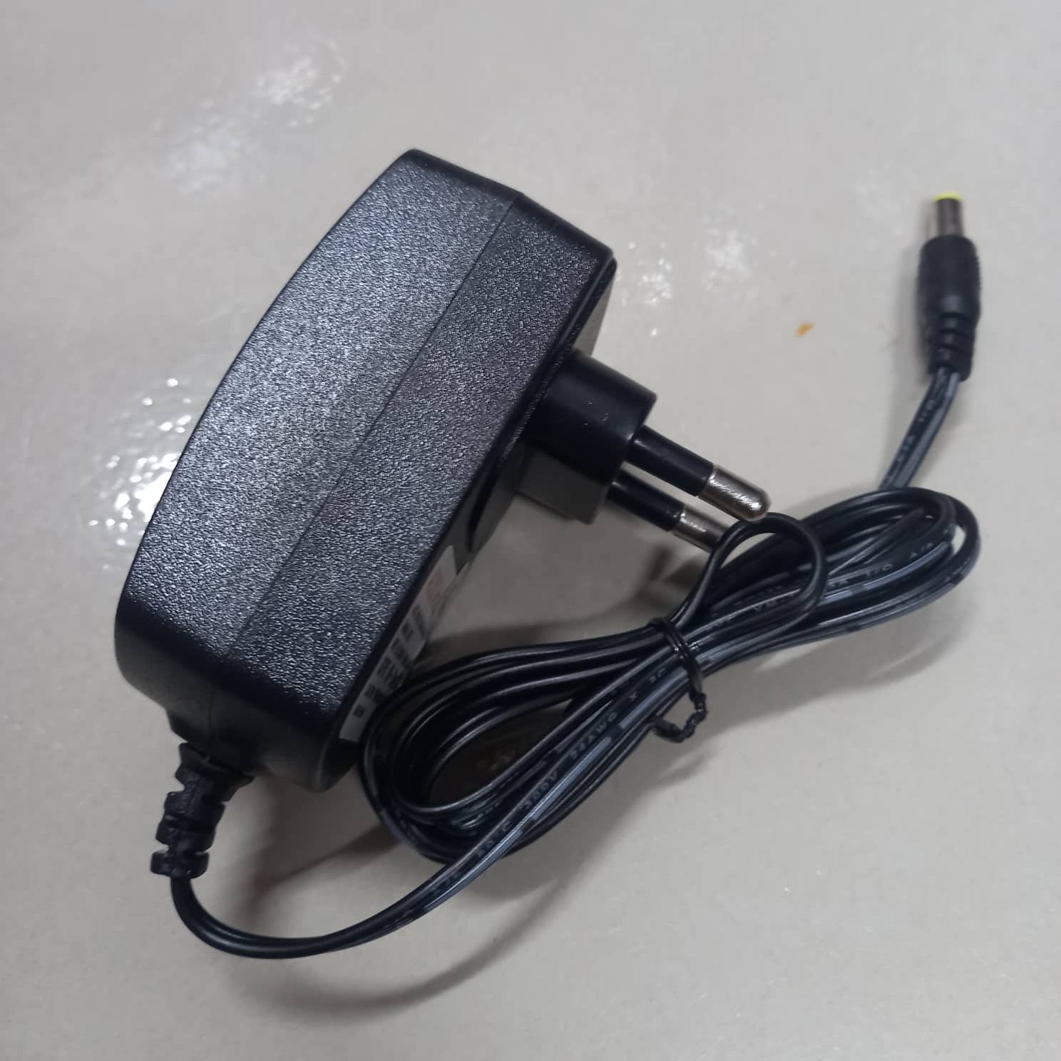 6V 2A WHITE/BLACK AC 220V To DC 6V 2A Power Supply Adapters Chargers 6V 2Aamp Chargers Adaptors For Camera LED Strip Lights. 