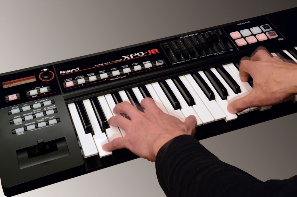 Roland XPS-10 Expandable Synthesizer PRO KEYBOARD. 