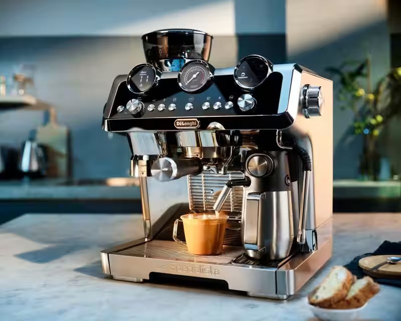 De'Longhi EC9665.M La Specialista Maestro Espresso Coffee Machine. 