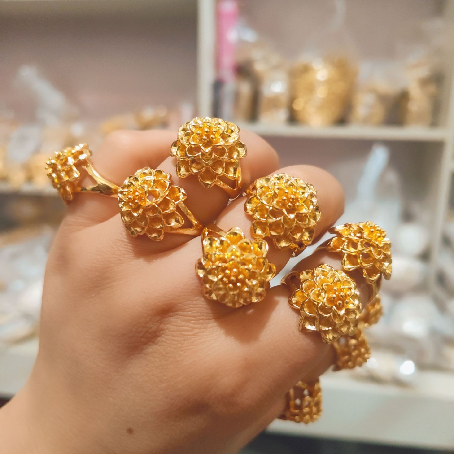 Dubai Gold Big Finger Rings Designs For Female Finger Big Ring