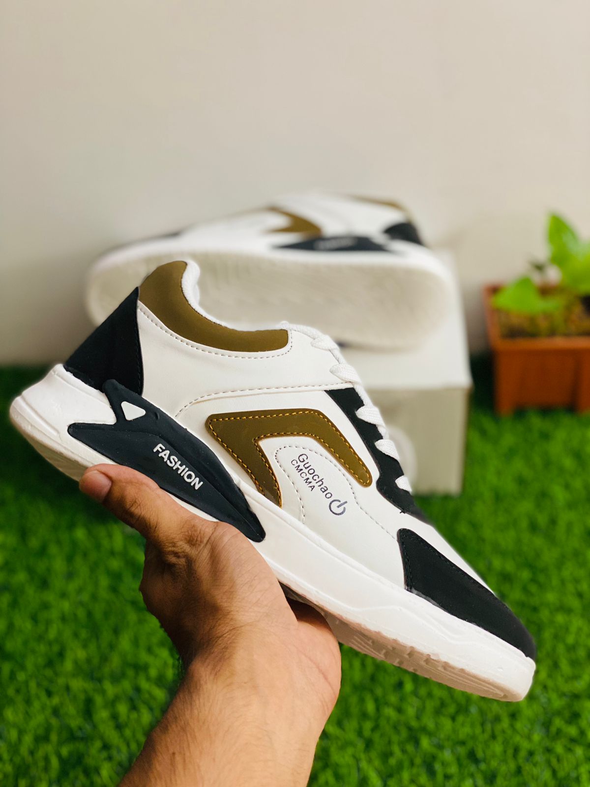 Premium Quality Stylish and Fashionable Leather Sneakers For Men. 