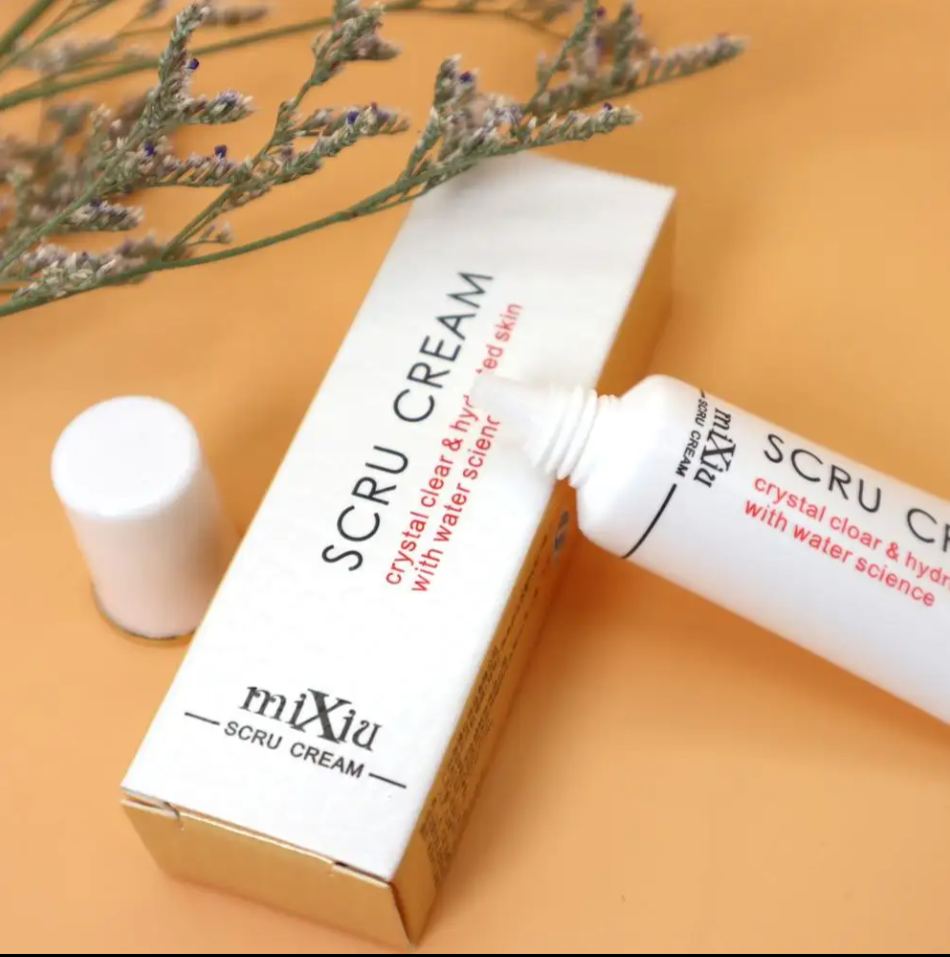 Scru Cream Lips Scrub for Removing Dark spot. 