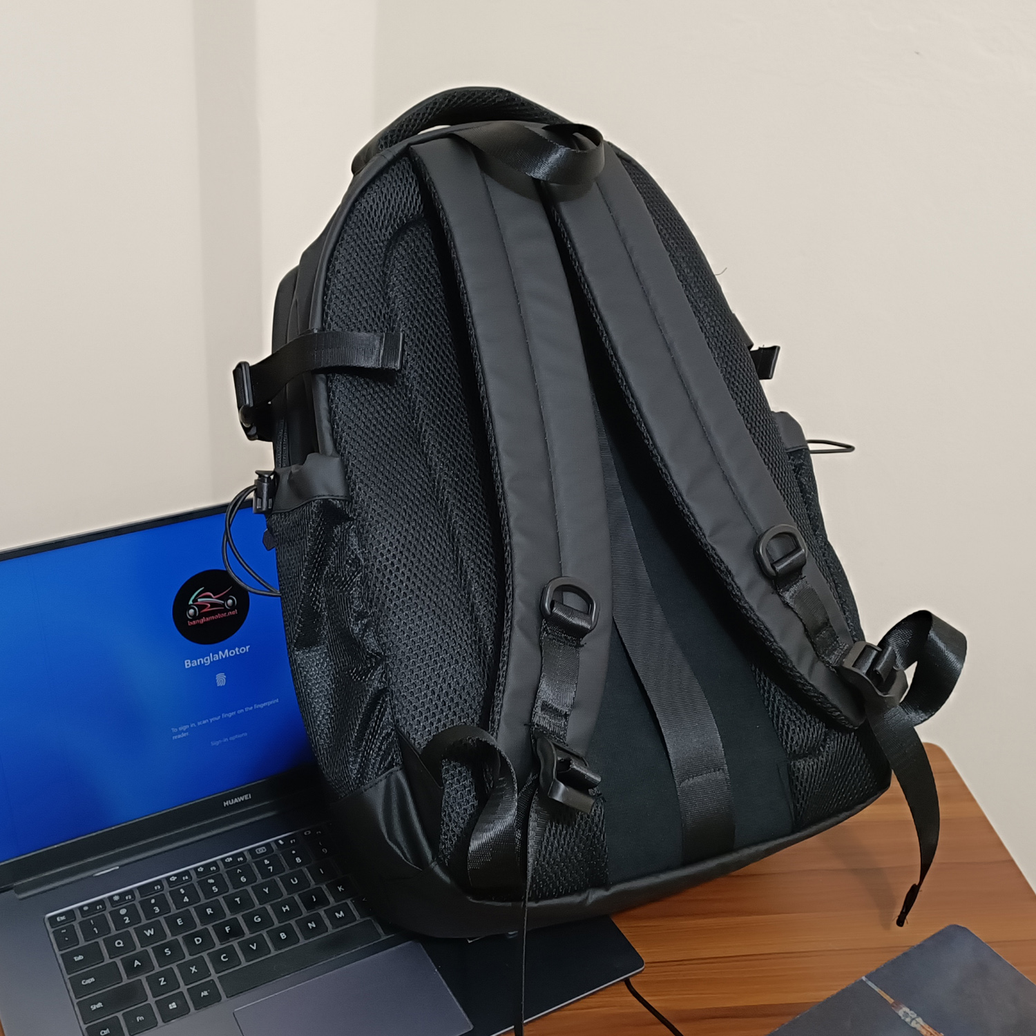 Arctic Hunter 17.8" Stylish Multipurpose BackPack. 