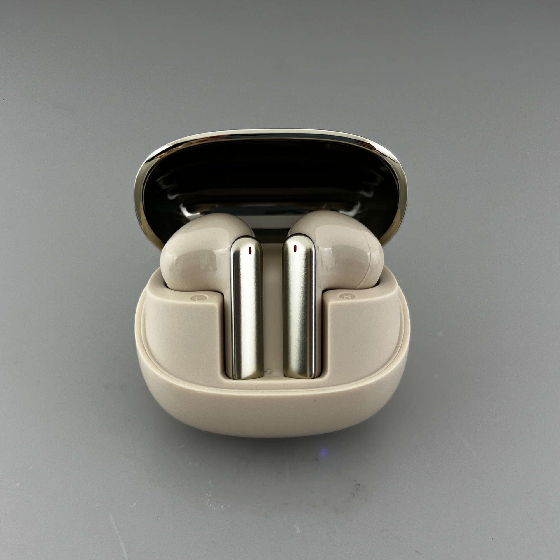 Private Model Listening ZG022 Electroplated Mini Wireless TWS Bluetooth Earphones Huaqiang Beixin. 