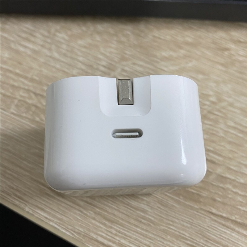 APPLE  20W USB.C Power Adapter FOR iphone 13/12/11/X with type c to lightng cable -Three pin (MADE IN VIETNAME). 