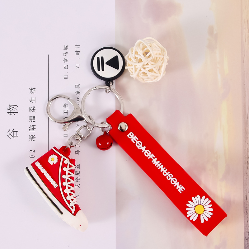 Internet celebrities with the same little daisy keychain, canvas shoes, keychain, car bags, hanging accessories, 2 yuan stall supply